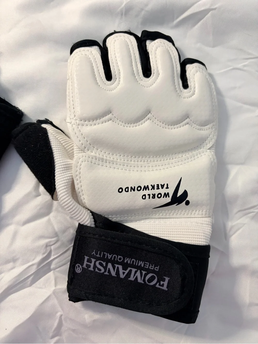 White & Black Taekwondo Sparring Gloves